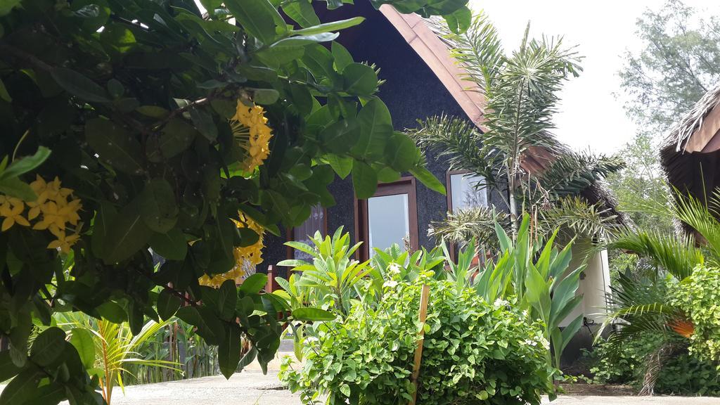 Rose Bungalow Hotel Pemenang Exterior foto