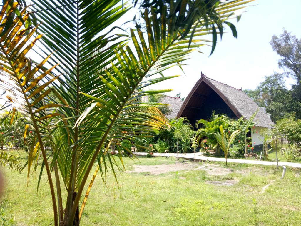 Rose Bungalow Hotel Pemenang Exterior foto